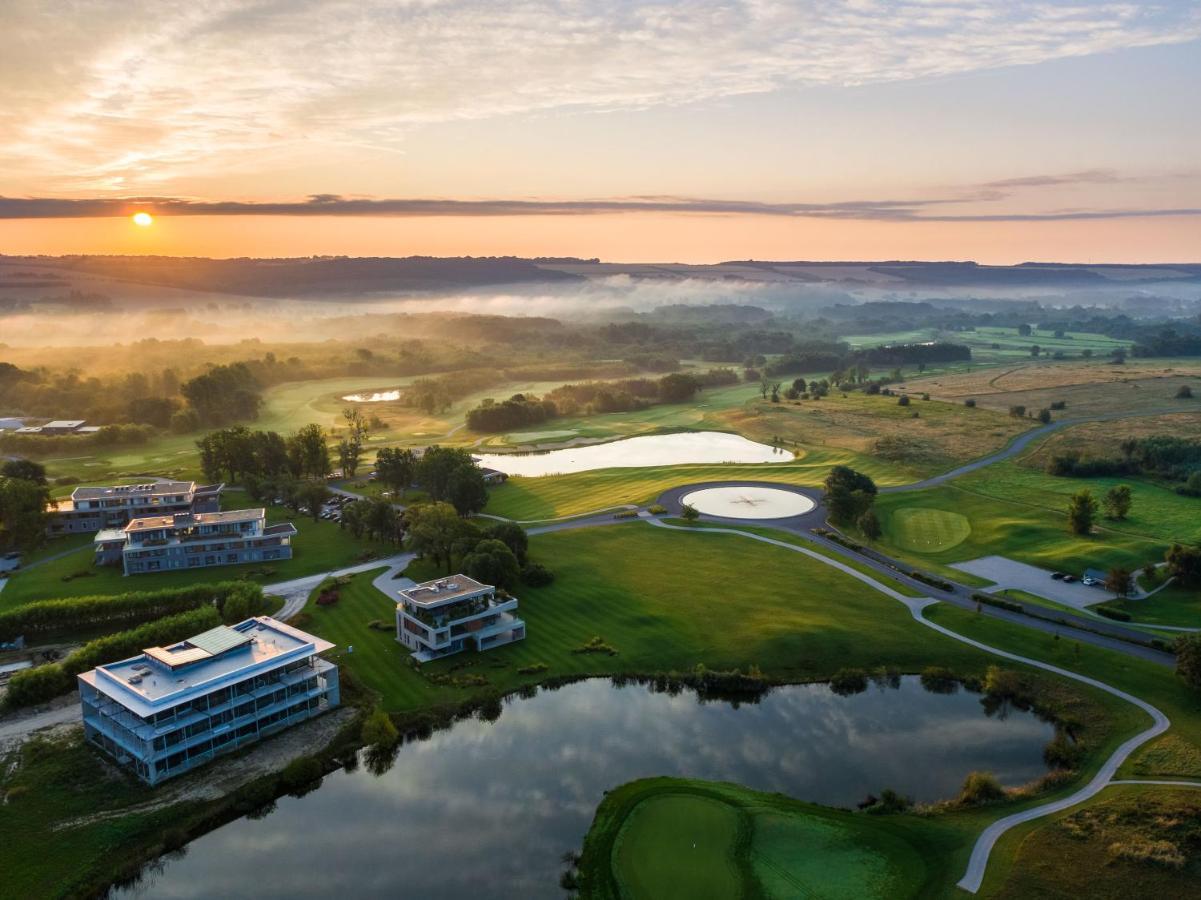 Zala Springs Golf Resort Zalacsány Buitenkant foto